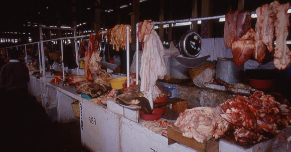 Die Innereienabteilung des Marktes von Cusco - Kein Kühlschrank weit und breit