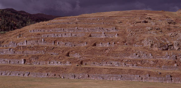 Saqsaywaman kurz vor einem Regenschauer