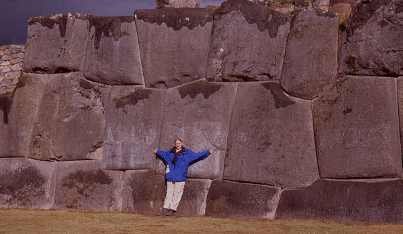 Die Zyklopenmauer von Saqsaywaman, bis zu 9m hohe Mauersteine