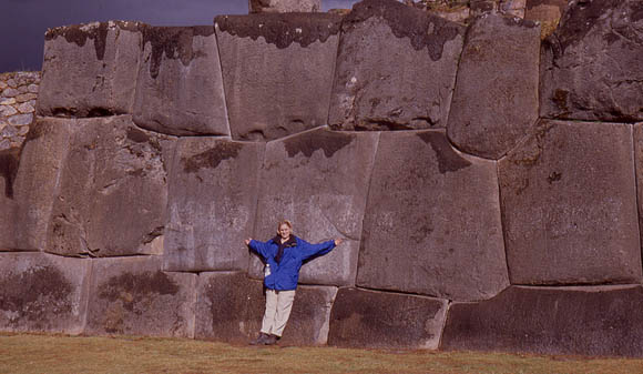 Die Zyklopenmauer von Saqsaywaman, bis zu 9m hohe Mauersteine