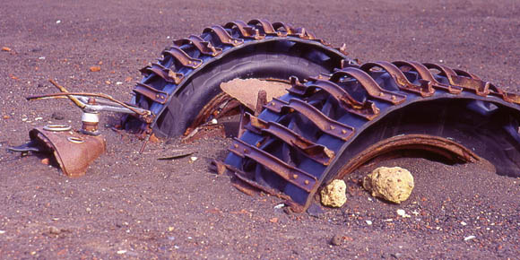 Der Traktor wurde nach dem verlassen von Schlammlawinen begraben