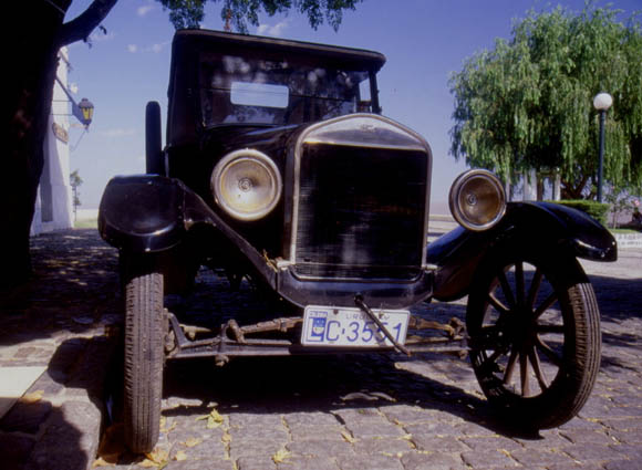 In Colonia stehen noch einige Ford Model T herum. Fahrtchtig sind sie meist aber nicht mehr.